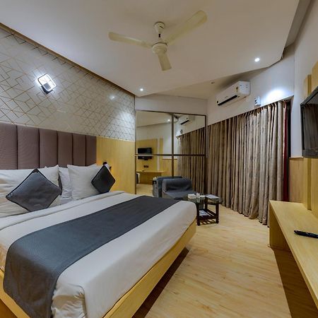 Hotel Surya Executive 3 Star Hotel ソーラープル エクステリア 写真
