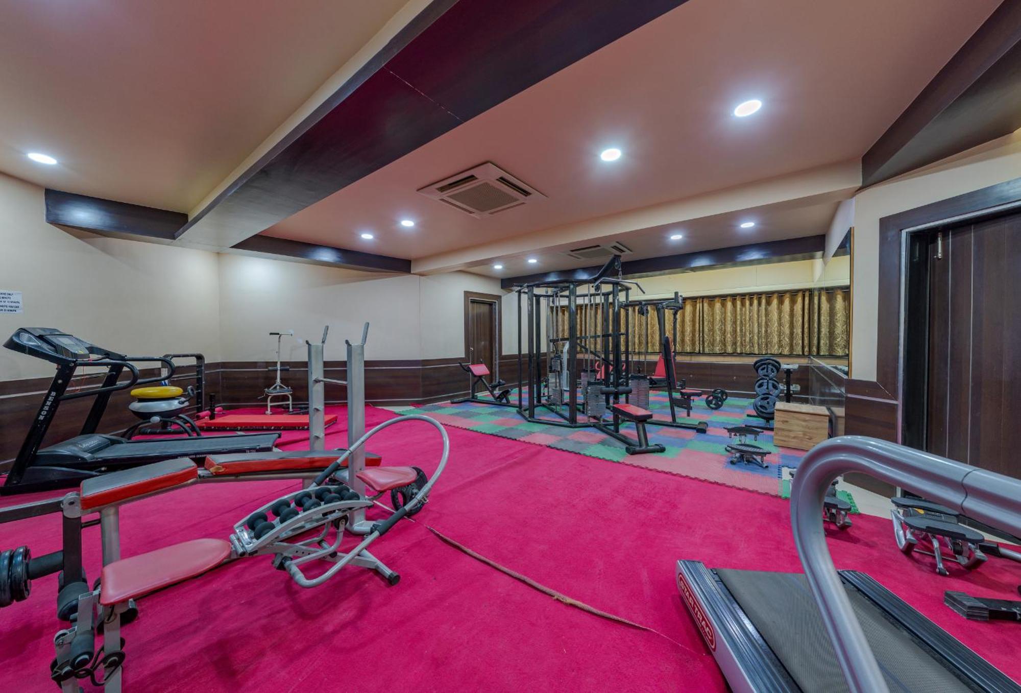 Hotel Surya Executive 3 Star Hotel ソーラープル エクステリア 写真