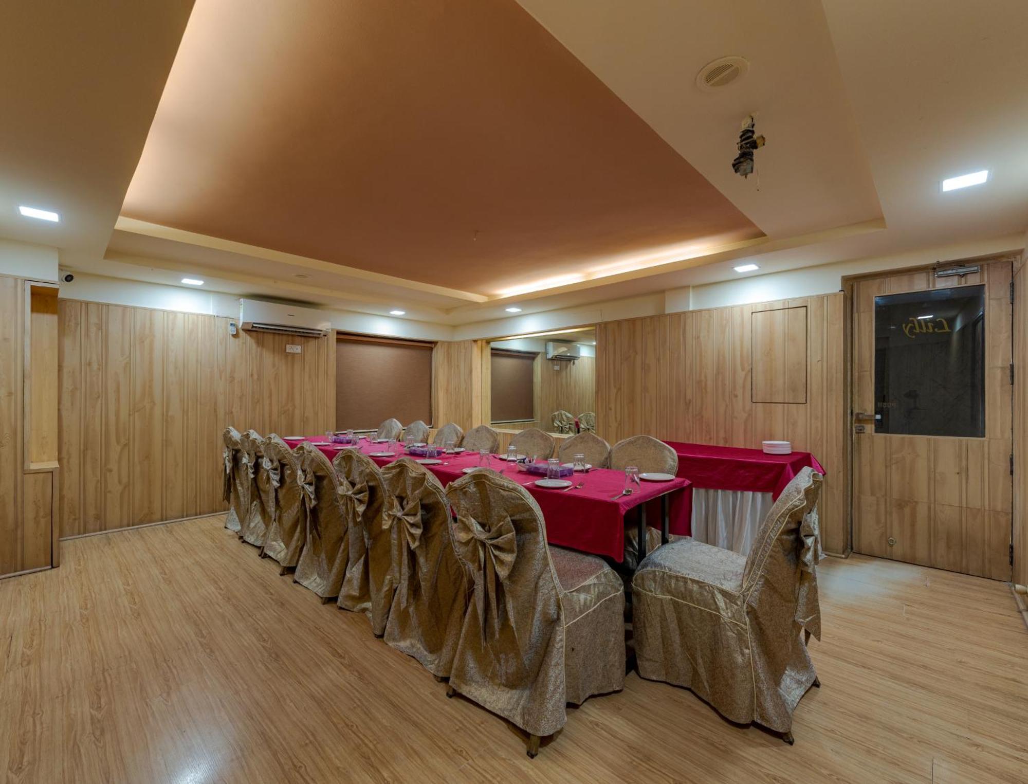 Hotel Surya Executive 3 Star Hotel ソーラープル エクステリア 写真