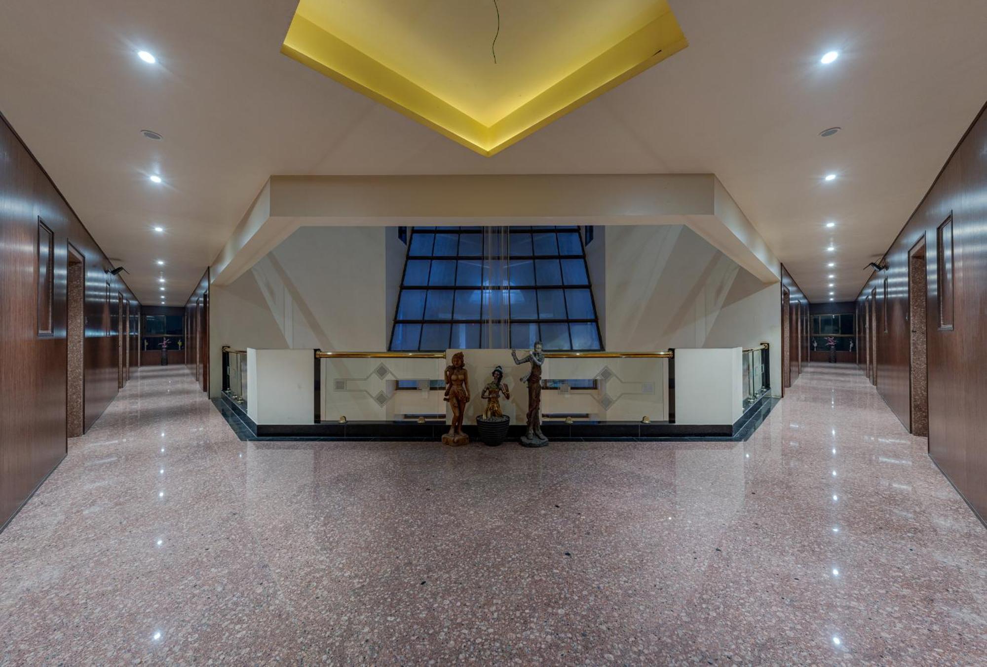 Hotel Surya Executive 3 Star Hotel ソーラープル エクステリア 写真