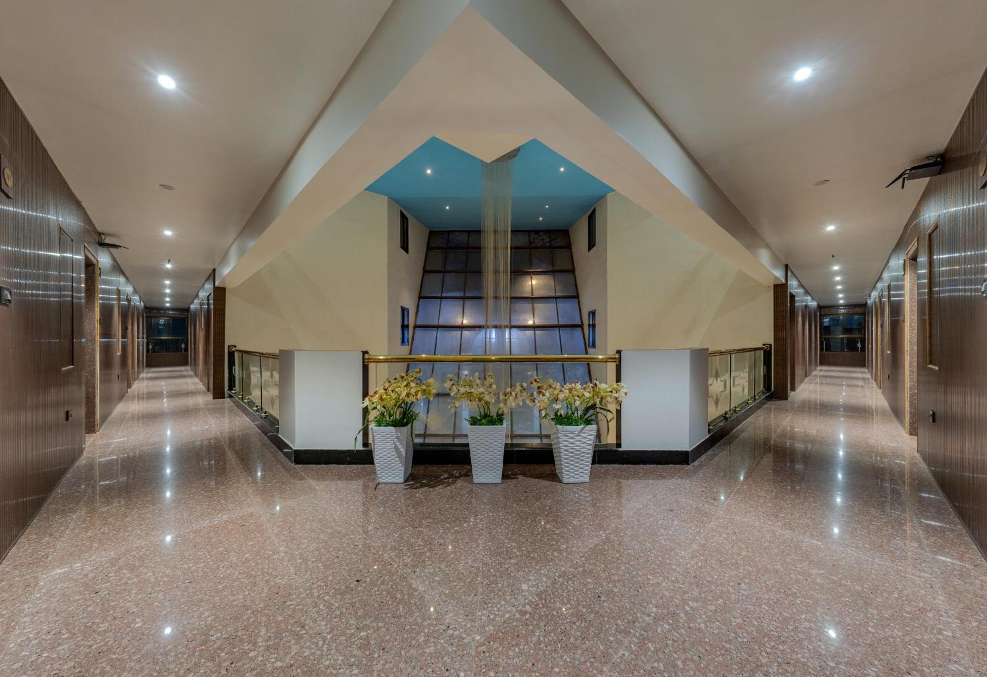 Hotel Surya Executive 3 Star Hotel ソーラープル エクステリア 写真
