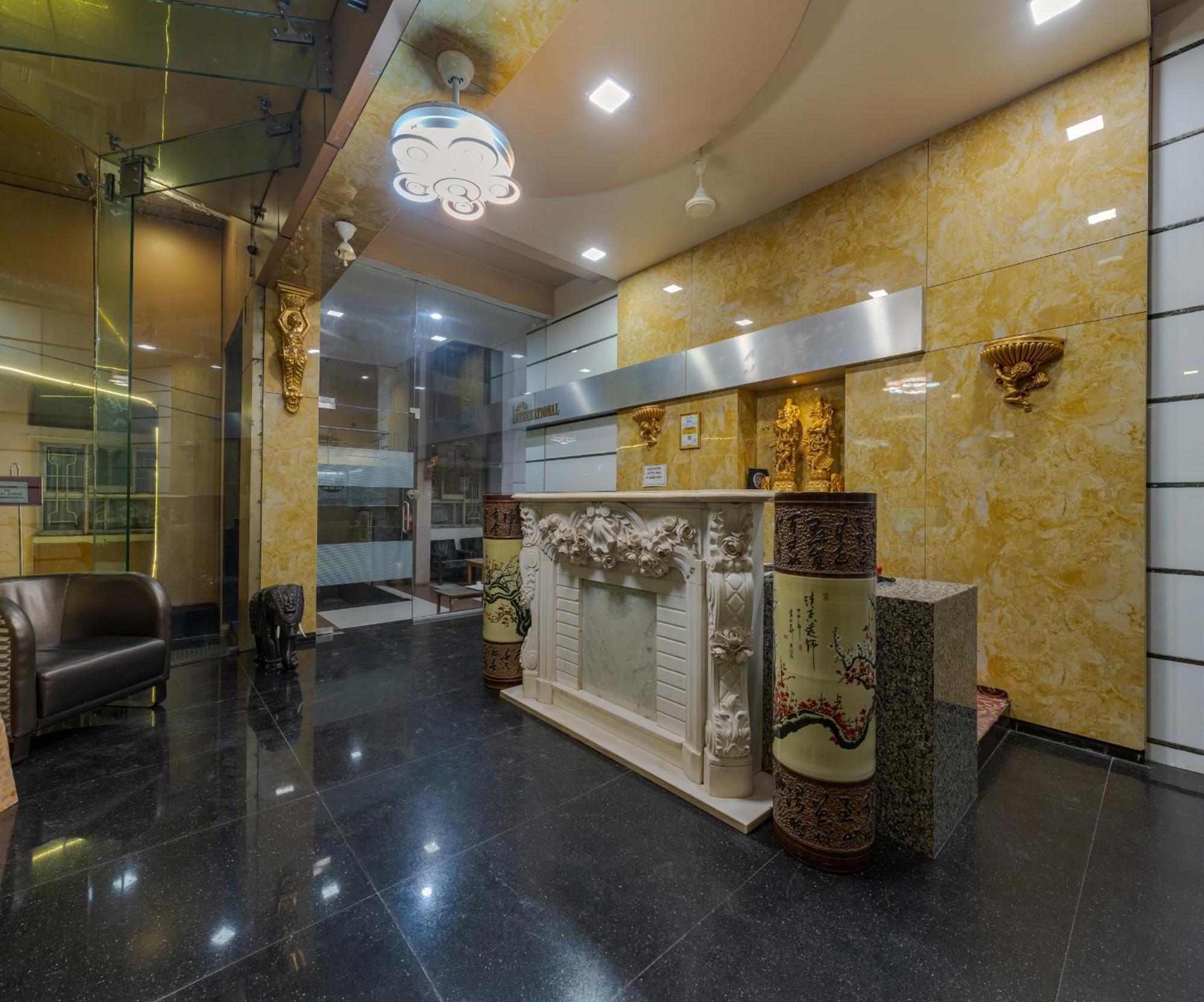 Hotel Surya Executive 3 Star Hotel ソーラープル エクステリア 写真