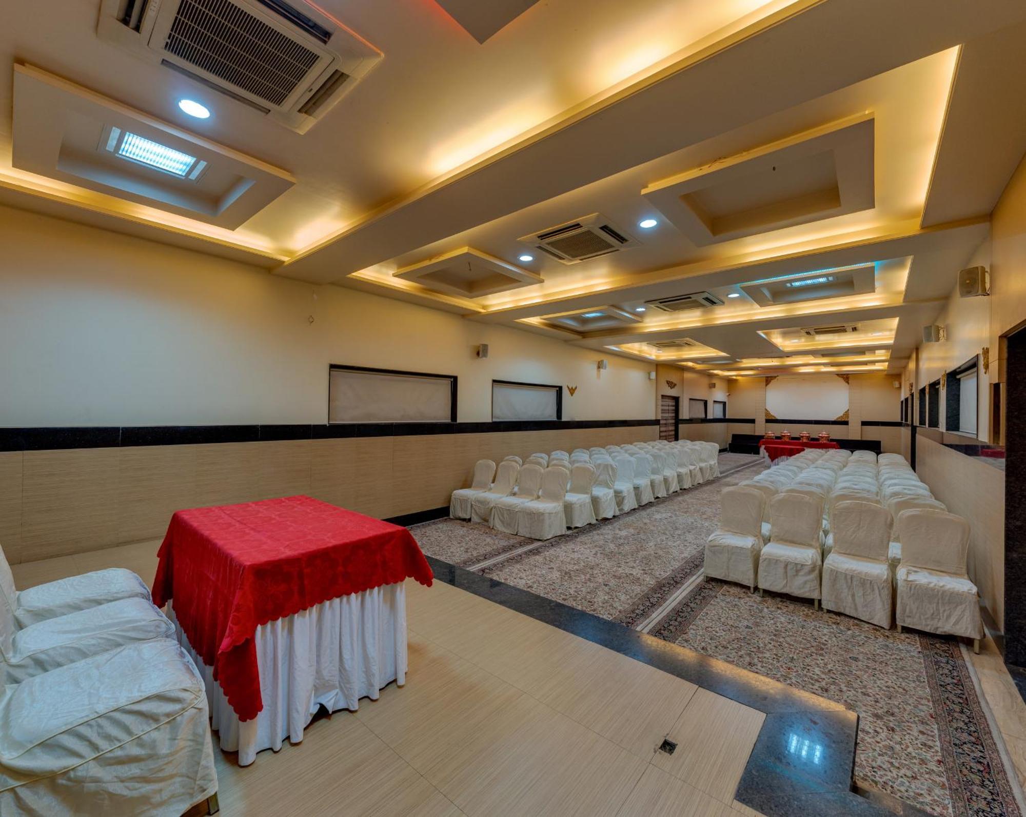 Hotel Surya Executive 3 Star Hotel ソーラープル エクステリア 写真