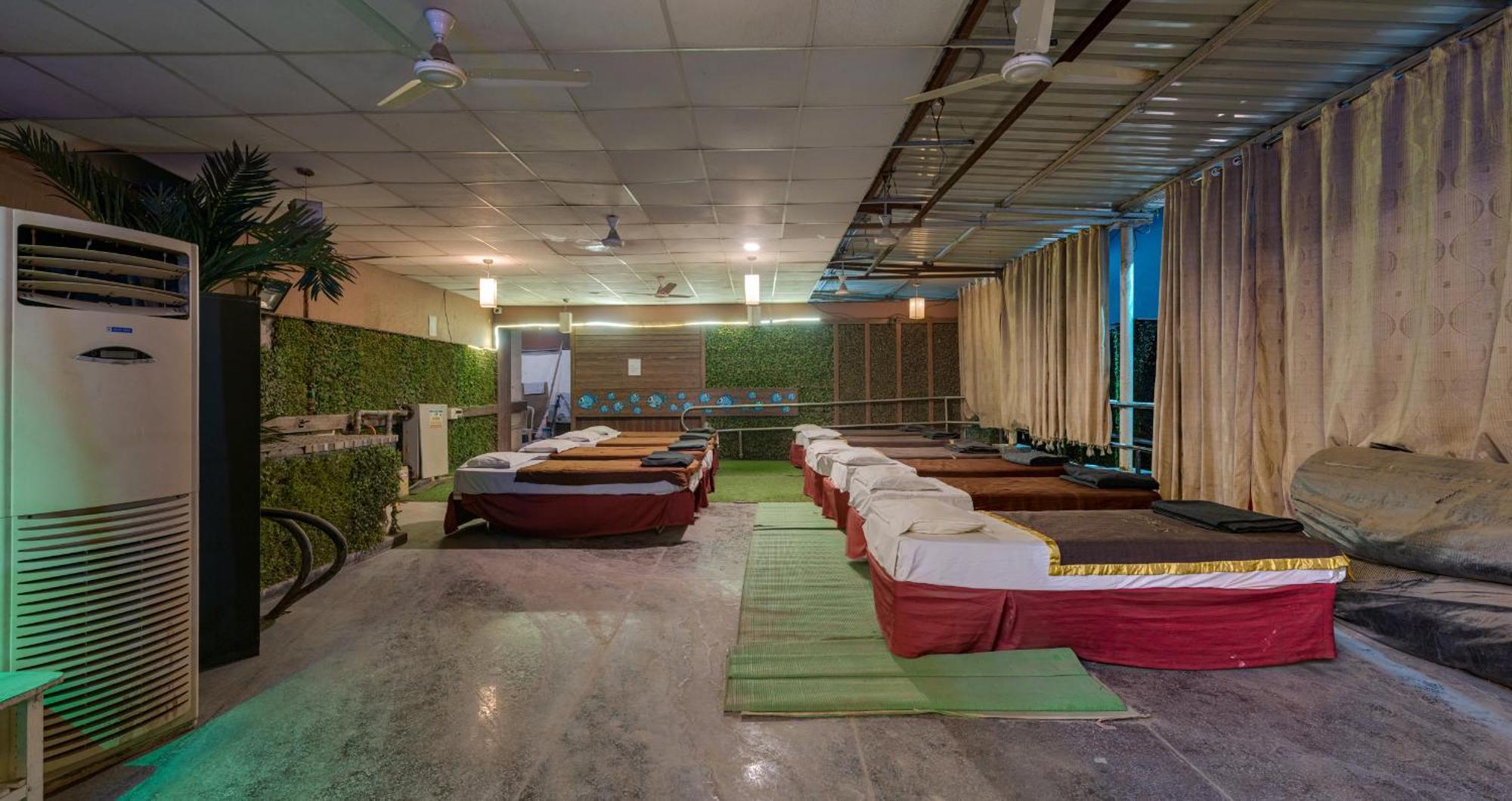 Hotel Surya Executive 3 Star Hotel ソーラープル エクステリア 写真