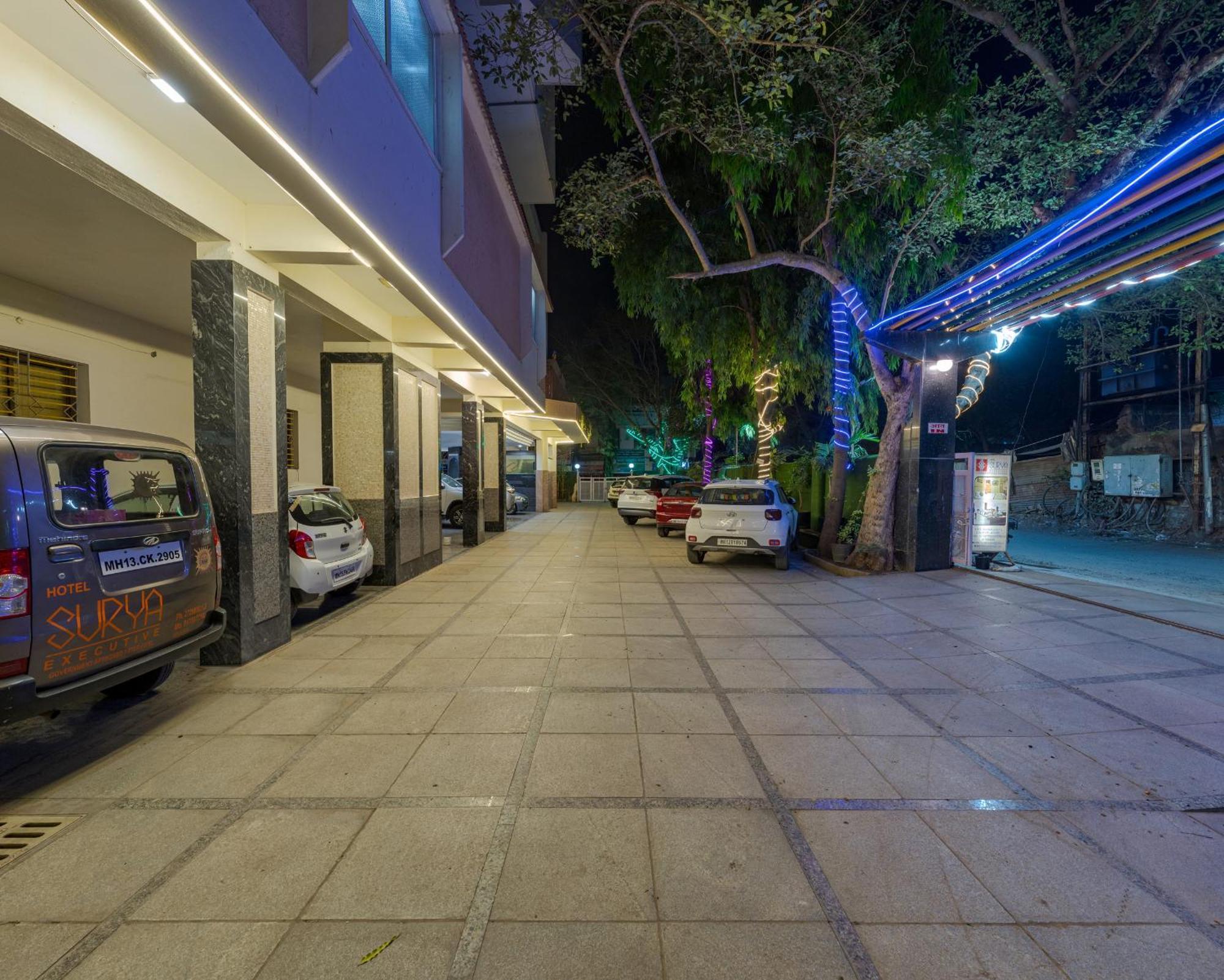 Hotel Surya Executive 3 Star Hotel ソーラープル エクステリア 写真