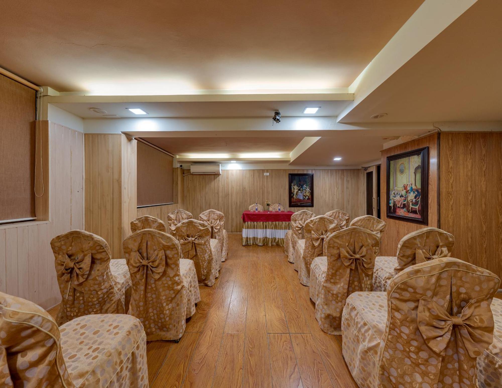 Hotel Surya Executive 3 Star Hotel ソーラープル エクステリア 写真