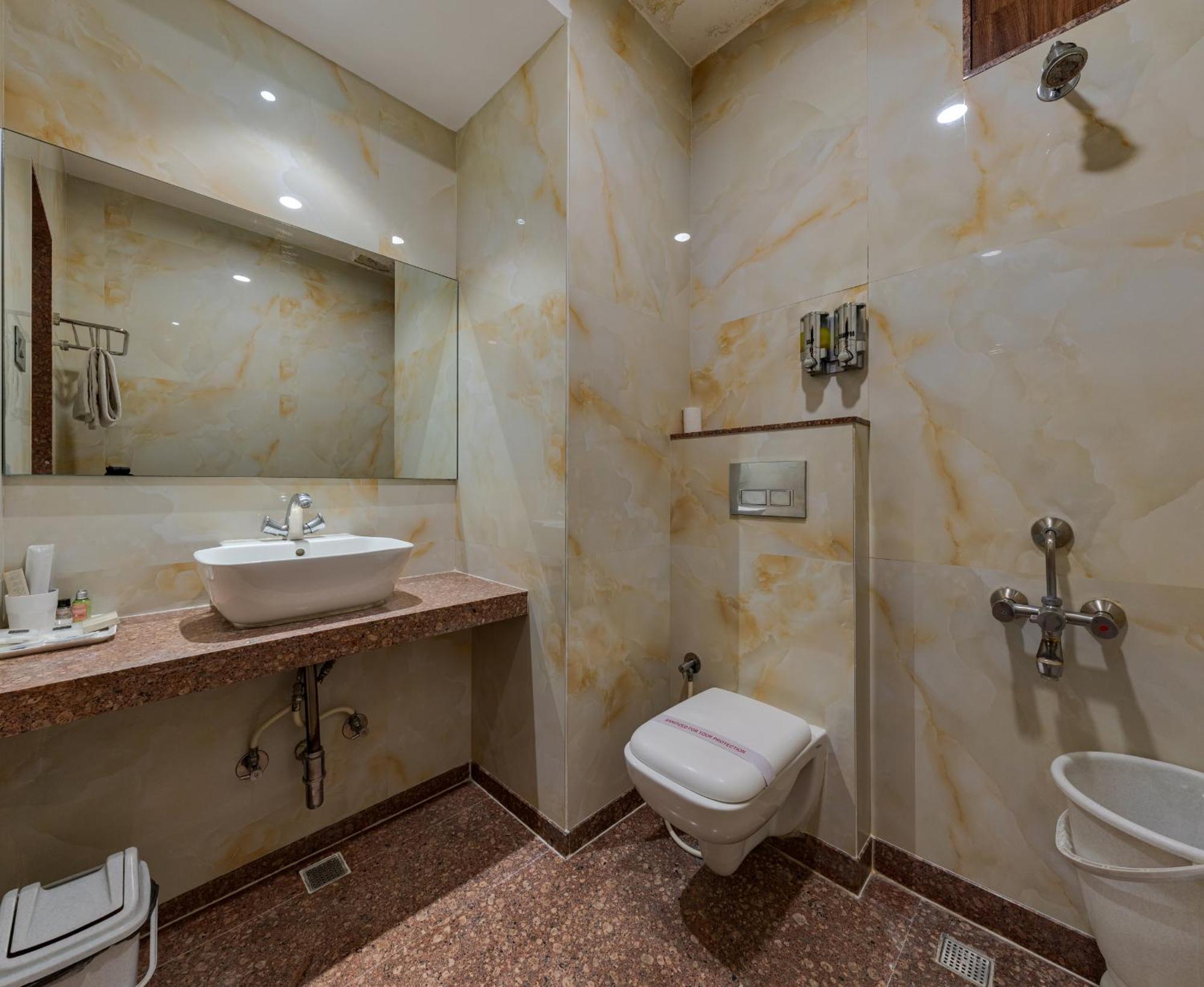 Hotel Surya Executive 3 Star Hotel ソーラープル エクステリア 写真