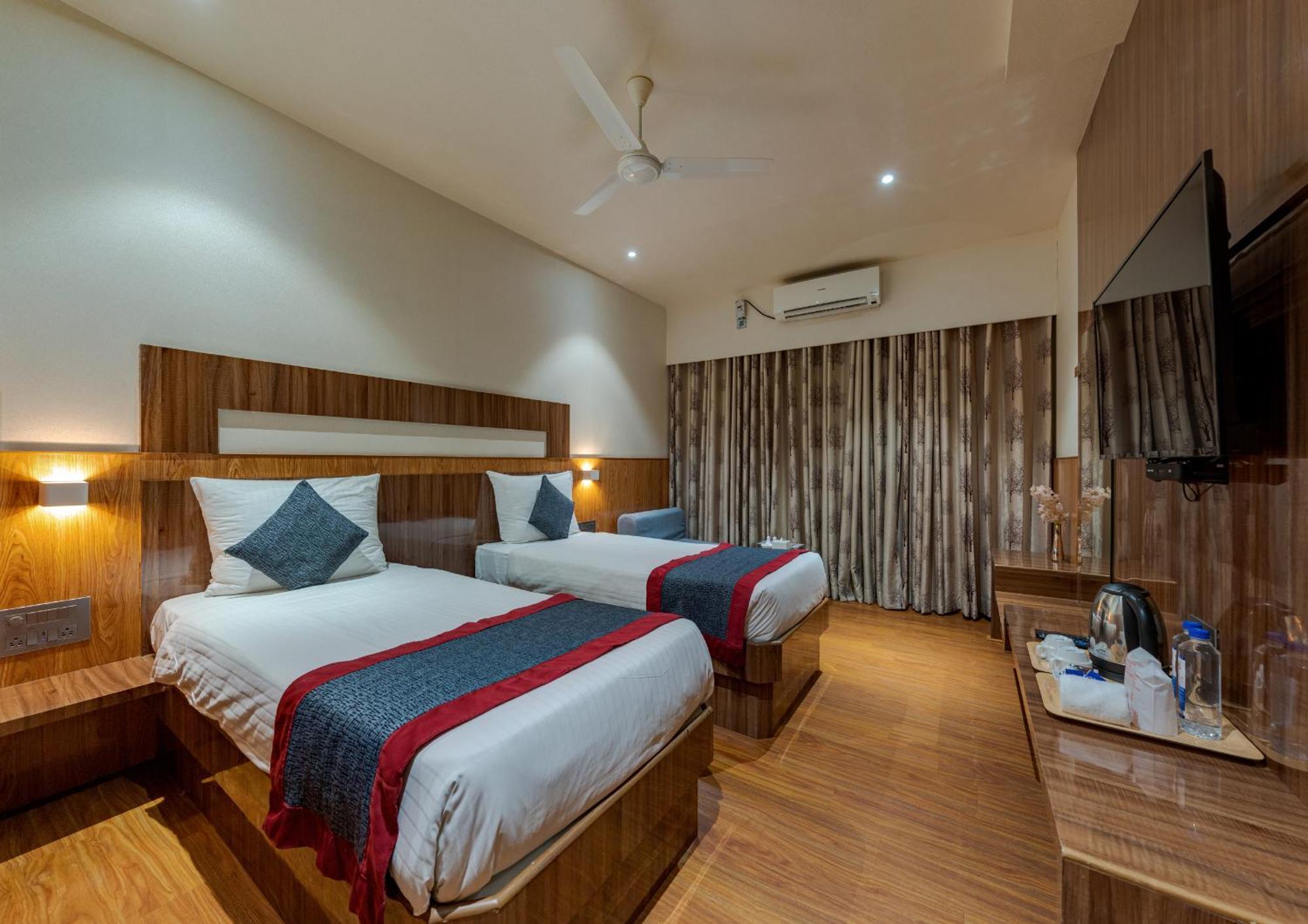 Hotel Surya Executive 3 Star Hotel ソーラープル エクステリア 写真