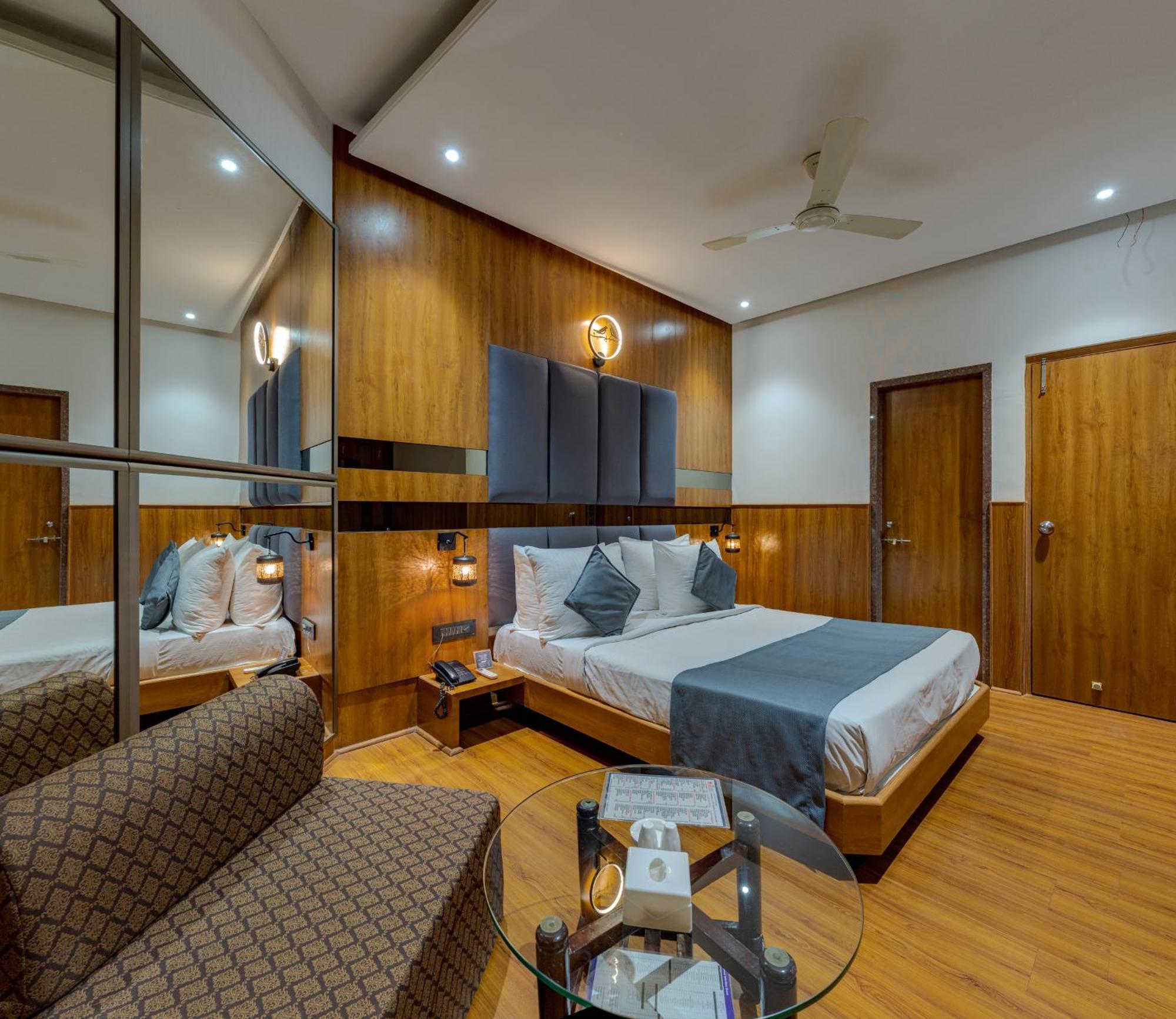Hotel Surya Executive 3 Star Hotel ソーラープル エクステリア 写真